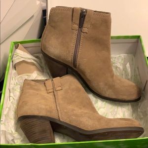 Boots suede tan color